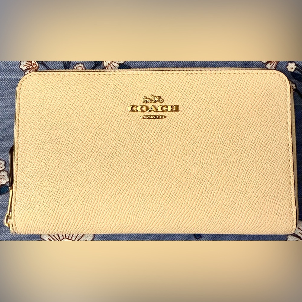 Coach Saddle Crossgrain Leather Continental Wallet – GUC